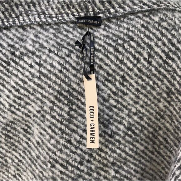 NWT Coco + Carmen hooded shawl with fringes - Picture 5 of 6